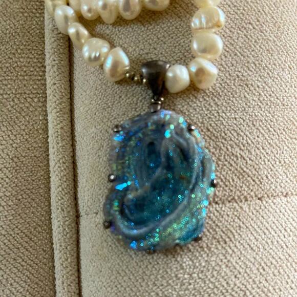 Necklace DRUZY  blue in silver case with pearls that are irregular pearls shaped - Picture 1 of 5
